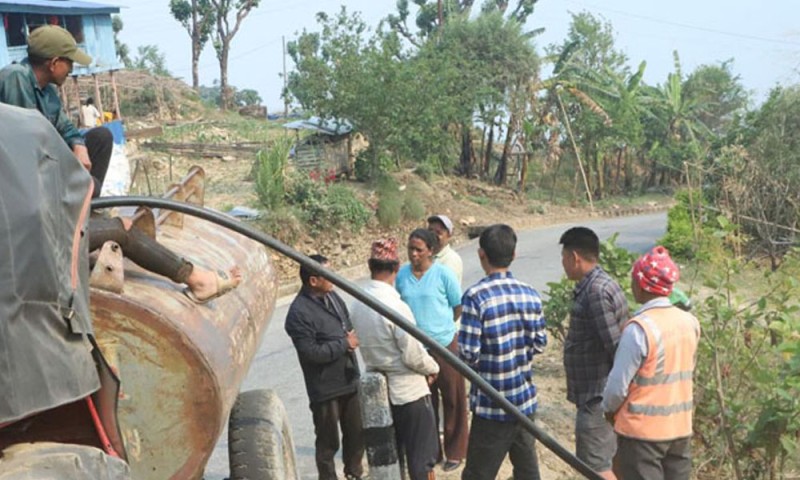 पाँचथरका ३ सय बढी घर खानेपानीका लागि ट्याङ्करमा निर्भर