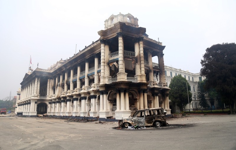 तोडफोड र आगजनीपछि सिंहदरबारको अवस्था : अधिकांश मन्त्रालय क्षति, लुटपाट कयौं सामग्री लुटपाट